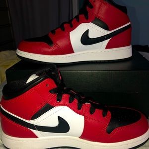 Air Jordan 1 Mid